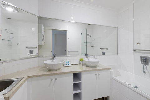 Noosa Shores Resort - QLD Tourism 16