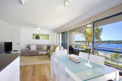Noosa Shores Resort - QLD Tourism 6