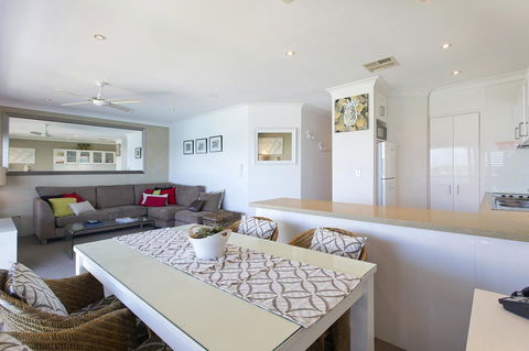 Noosa Shores Resort - QLD Tourism 23