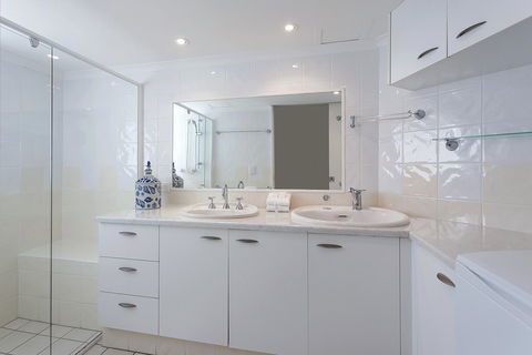 Noosa Shores Resort - QLD Tourism 8