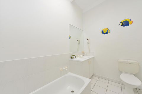 Seascape Holidays At Beachfront Terraces - Queensland Tourism 8