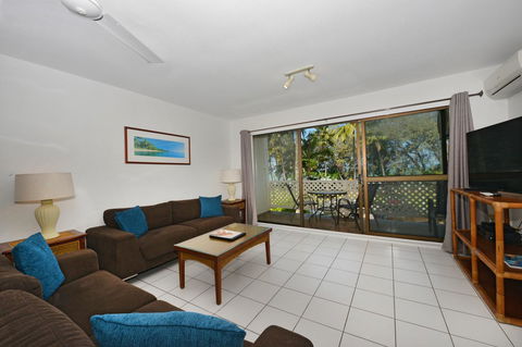 Seascape Holidays At Beachfront Terraces - Queensland Tourism 4