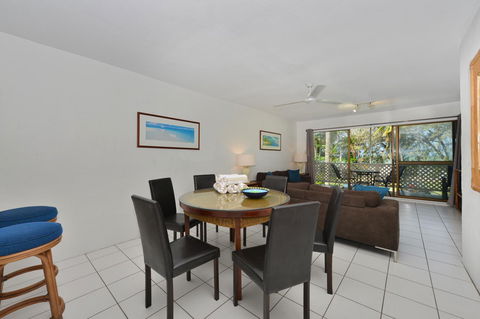 Seascape Holidays At Beachfront Terraces - Queensland Tourism 9