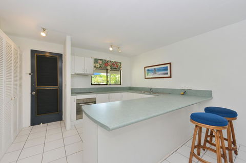 Seascape Holidays At Beachfront Terraces - Queensland Tourism 15