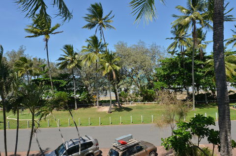 Seascape Holidays At Beachfront Terraces - Queensland Tourism 27