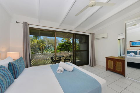 Seascape Holidays At Beachfront Terraces - Queensland Tourism 5