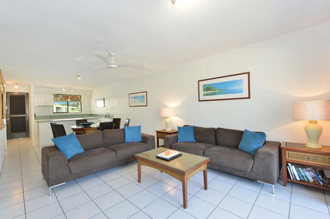 Seascape Holidays At Beachfront Terraces - Queensland Tourism 11