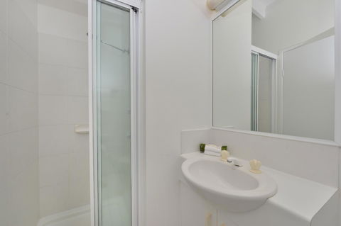 Seascape Holidays At Beachfront Terraces - Queensland Tourism 7