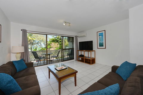 Seascape Holidays At Beachfront Terraces - Queensland Tourism 3