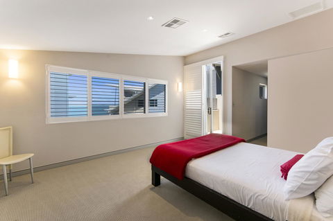 Redvue Holiday Apartments - QLD Tourism 21