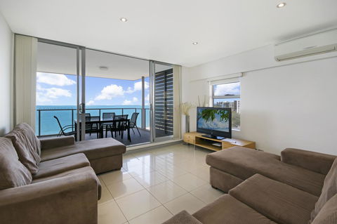 Redvue Holiday Apartments - QLD Tourism 0