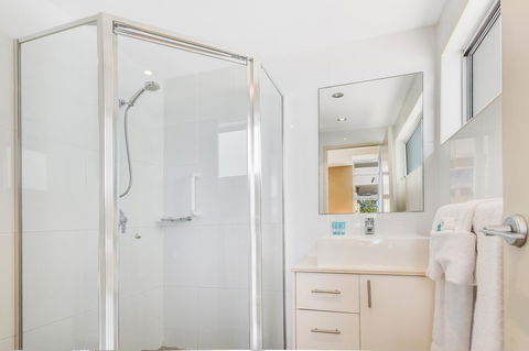 Redvue Holiday Apartments - QLD Tourism 7