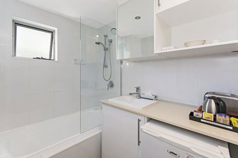 Redvue Holiday Apartments - QLD Tourism 26