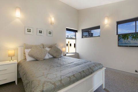 Redvue Holiday Apartments - QLD Tourism 32