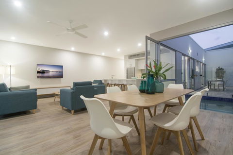 Pool Resort Port Douglas - Queensland Tourism 37