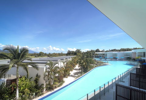 Pool Resort Port Douglas - Queensland Tourism 11
