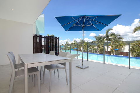 Pool Resort Port Douglas - Queensland Tourism 9