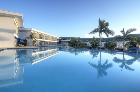 Pool Resort Port Douglas - Queensland Tourism 1