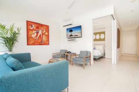 Pool Resort Port Douglas - Queensland Tourism 32