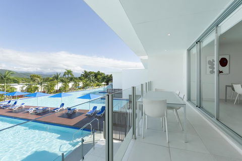 Pool Resort Port Douglas - Queensland Tourism 26