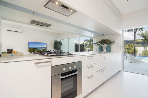 Pool Resort Port Douglas - Queensland Tourism 8