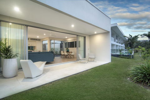 Pool Resort Port Douglas - Queensland Tourism 41