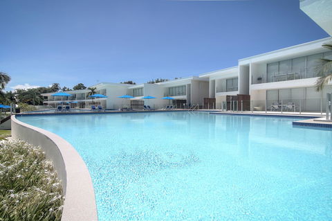 Pool Resort Port Douglas - Queensland Tourism 3