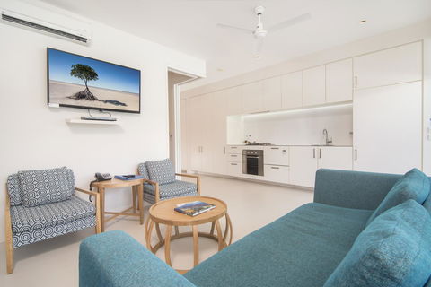 Pool Resort Port Douglas - Queensland Tourism 7