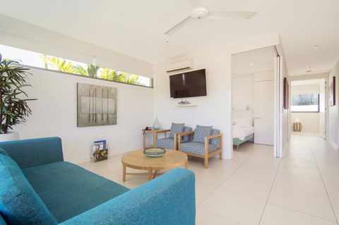 Pool Resort Port Douglas - Queensland Tourism 12
