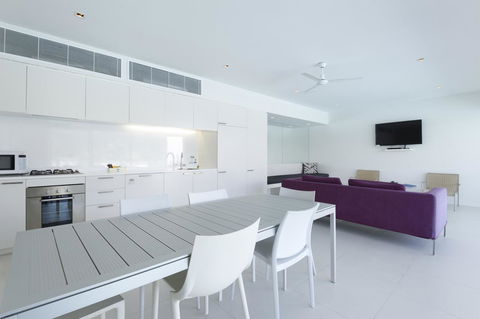 Pool Resort Port Douglas - Queensland Tourism 21