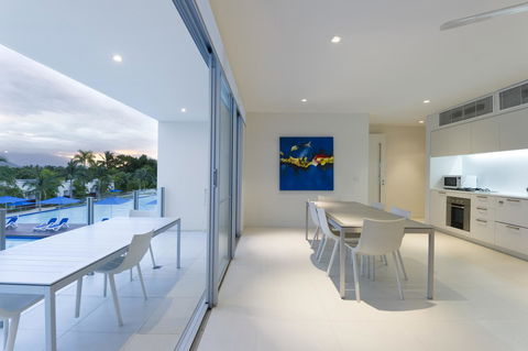Pool Resort Port Douglas - Queensland Tourism 16