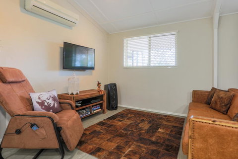 Bed & Breakfast 1 Bedroom Guest House - QLD Tourism 24
