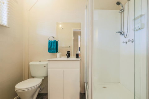 Bed & Breakfast 1 Bedroom Guest House - QLD Tourism 6
