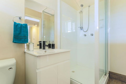 Bed & Breakfast 1 Bedroom Guest House - QLD Tourism 7