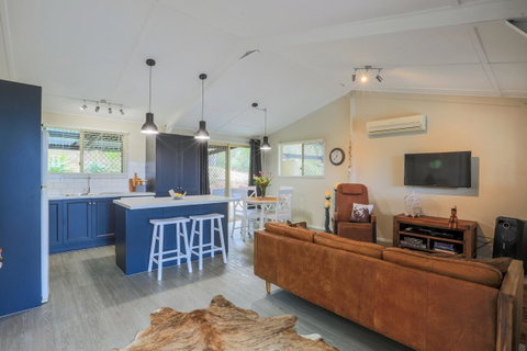 Bed & Breakfast 1 Bedroom Guest House - QLD Tourism 0
