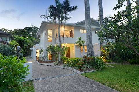 [ ANDY'S BEACH HOUSE ] - QLD Tourism 4