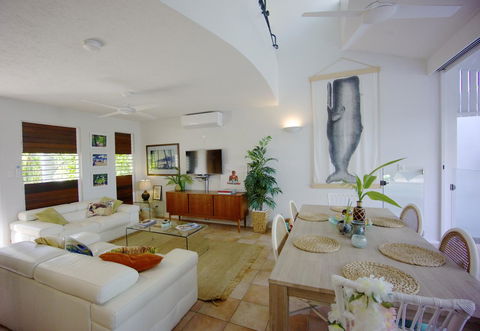 [ ANDY'S BEACH HOUSE ] - QLD Tourism 34
