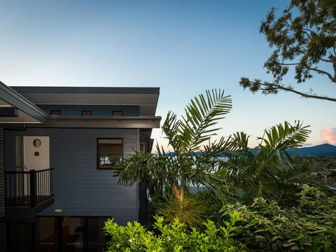 Shorelines - QLD Tourism 25