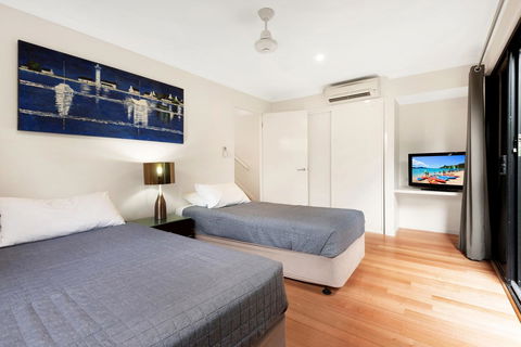 Shorelines - QLD Tourism 7