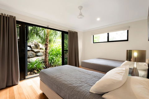 Shorelines - QLD Tourism 9