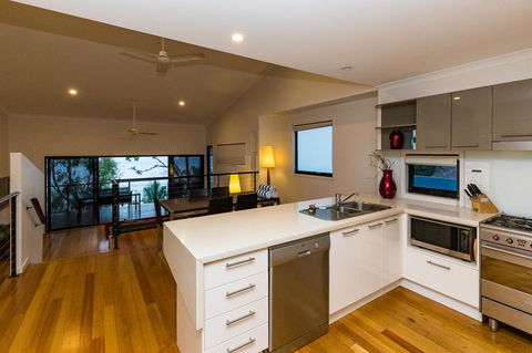 Shorelines - QLD Tourism 23