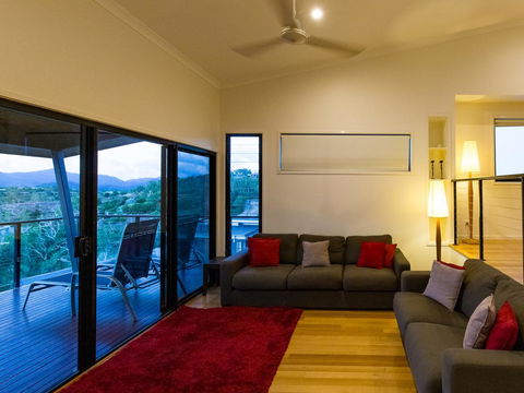 Shorelines - QLD Tourism 21