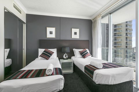 Mantra Towers Of Chevron - Queensland Tourism 21