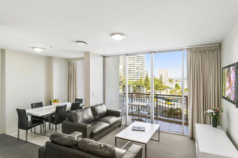 Mantra Towers Of Chevron - Queensland Tourism 24