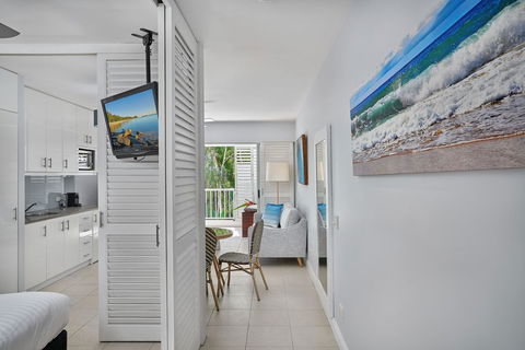 Palm Cove Paradise - Couples Spa Beach Getaway - QLD Tourism 4