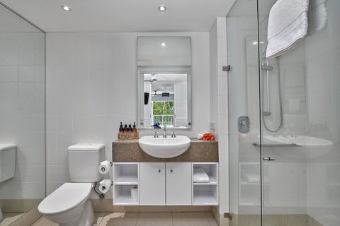 Palm Cove Paradise - Couples Spa Beach Getaway - QLD Tourism 5