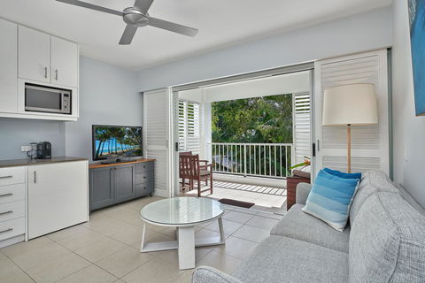 Palm Cove Paradise - Couples Spa Beach Getaway - QLD Tourism 11