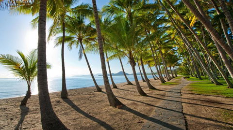 Palm Cove Paradise - Couples Spa Beach Getaway - QLD Tourism 24