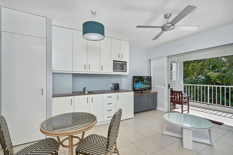 Palm Cove Paradise - Couples Spa Beach Getaway - QLD Tourism 9