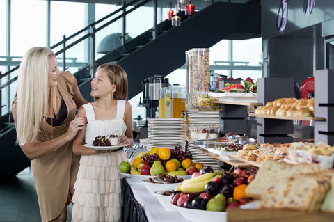 Q1 Resort & Spa - Official - Queensland Tourism 21